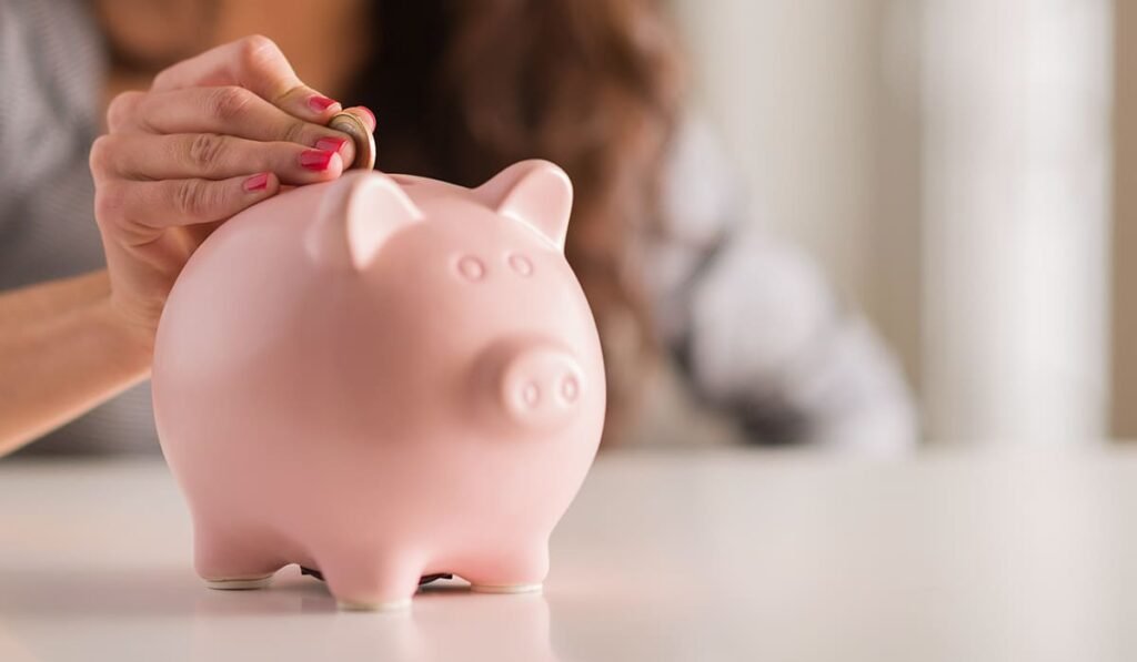 Descubre consejos prácticos para construir un fondo de reserva sin esfuerzo excesivo. Automatiza tus ahorros, establece metas alcanzables, reduce gastos innecesarios y aprovecha aplicaciones de ahorro. Ahorrar en pequeñas cantidades y aprovechar oportunidades de ahorro simplificado también son estrategias efectivas. Simplifica tu proceso y construye un fondo de reserva para una vida financiera segura y estable.